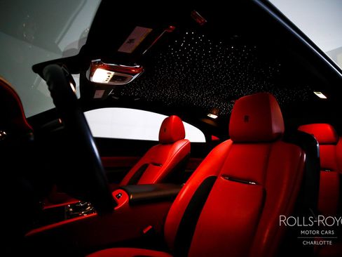 Used 2019 Rolls-Royce Wraith image 12