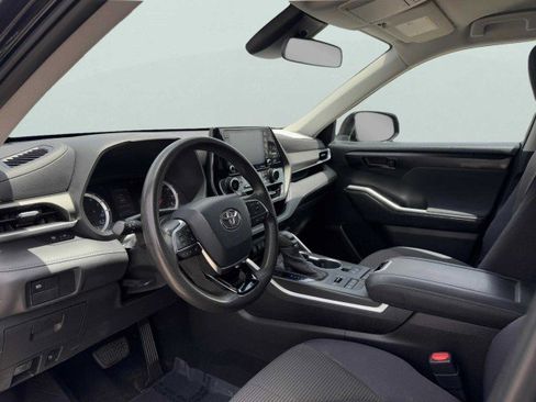 Used 2020 Toyota Highlander L image 17