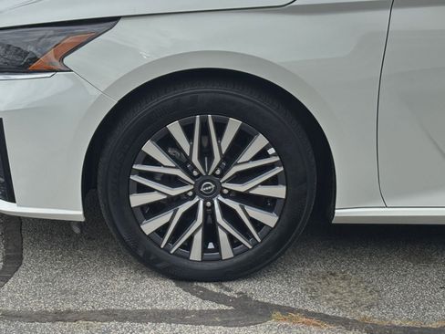 Used 2025 Nissan Altima 2.5 SV image 32