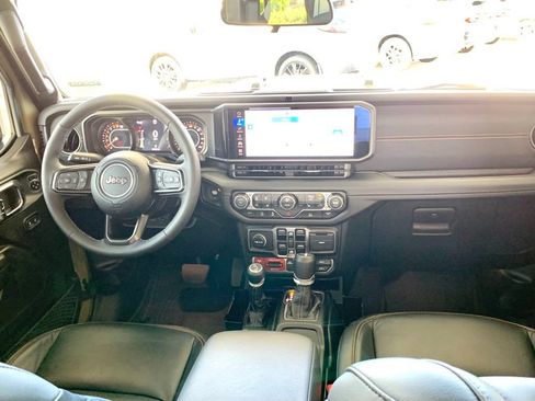 Used 2025 Jeep Gladiator Mojave w/ Convenience Group AWD/4WD image 25