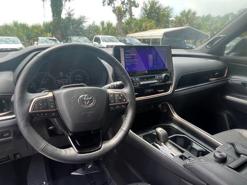 Used 2025 Toyota Grand Highlander AWD Hybrid image 14