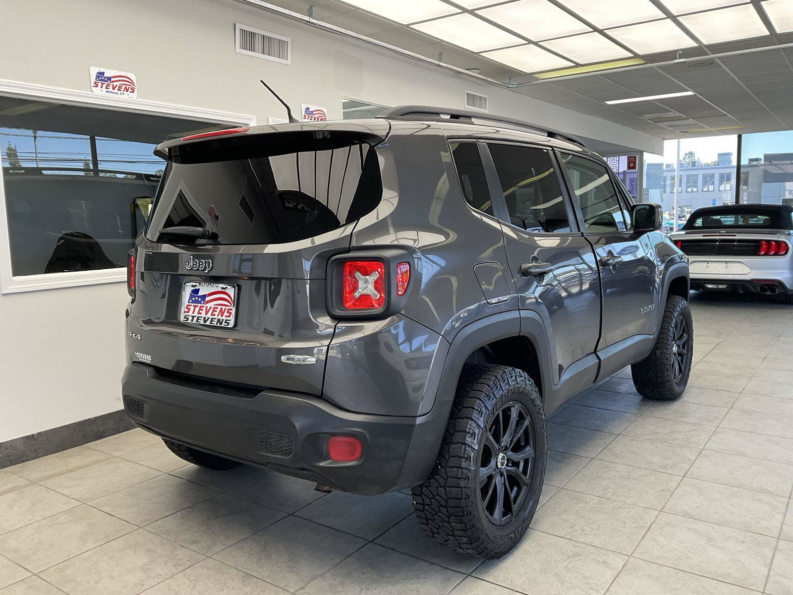 Used 2016 Jeep Renegade Latitude w/ Popular Equipment Group AWD/4WD image 5