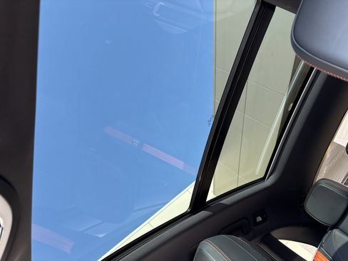 Used 2024 Porsche Macan Turbo image 28