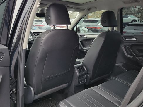 Used 2022 Volkswagen Tiguan SE w/ Panoramic Sunroof Package image 33