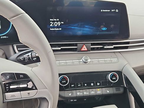 Certified 2023 Hyundai Elantra SEL w/ Convenience Package image 27