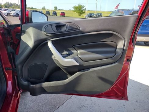 Used 2013 Ford Fiesta Titanium FWD image 17