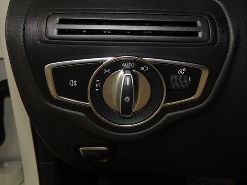 Used 2022 Mercedes-Benz GLC 300 4MATIC image 45