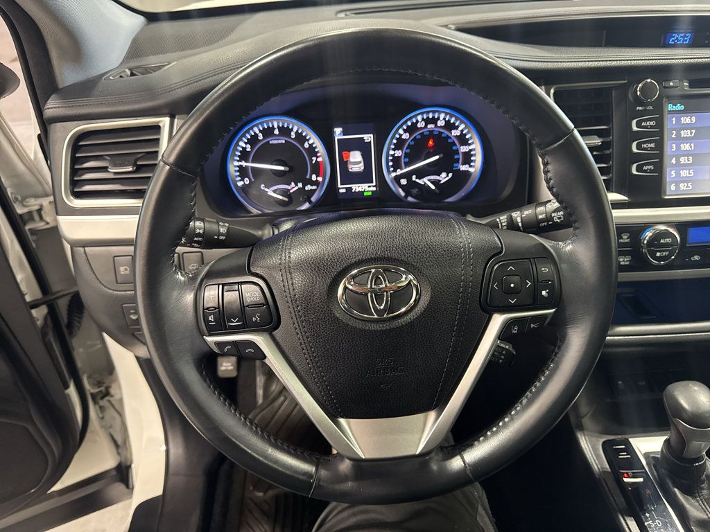Used 2017 Toyota Highlander SE FWD image 20