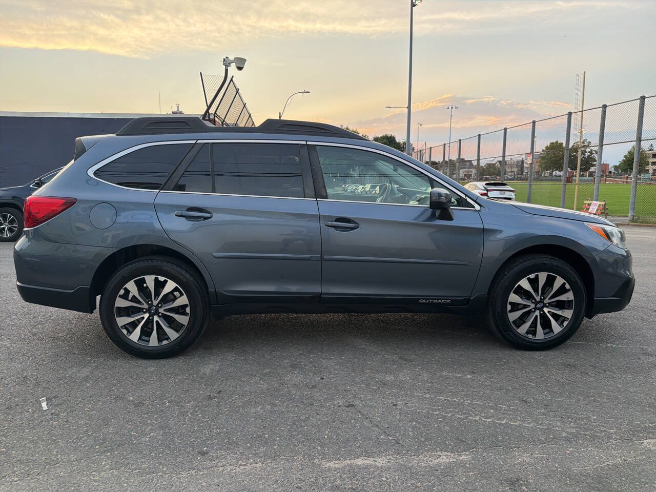 Used 2017 Subaru Outback 2.5i Limited AWD/4WD image 31