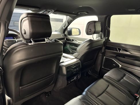 Used 2024 Jeep Wagoneer Series II w/ Flexible Seating Group AWD/4WD image 15