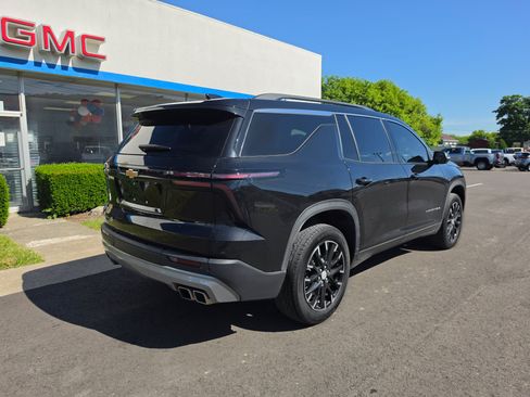 Used 2025 Chevrolet Traverse LT w/ Sun and Wheel Package FWD image 3