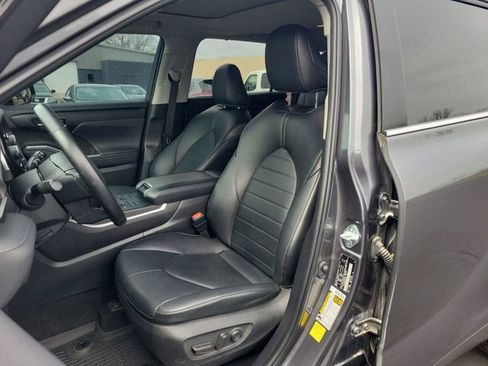 Used 2023 Toyota Highlander XLE image 20