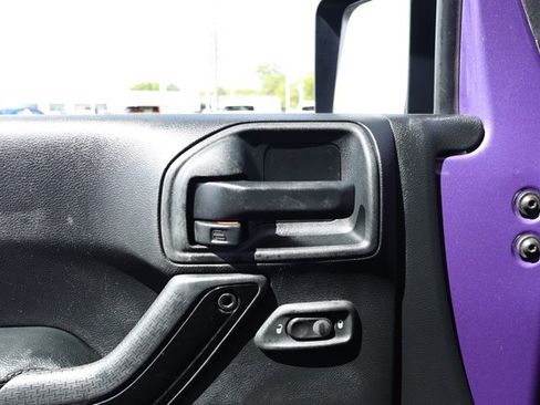 Used 2017 Jeep Wrangler Unlimited Sahara AWD/4WD image 17