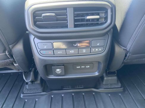 Used 2025 Honda Pilot Elite image 14