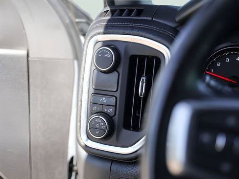 Used 2022 Chevrolet Silverado 1500 LT w/ Safety Package image 18