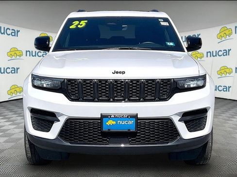 Used 2025 Jeep Grand Cherokee Altitude AWD/4WD image 2