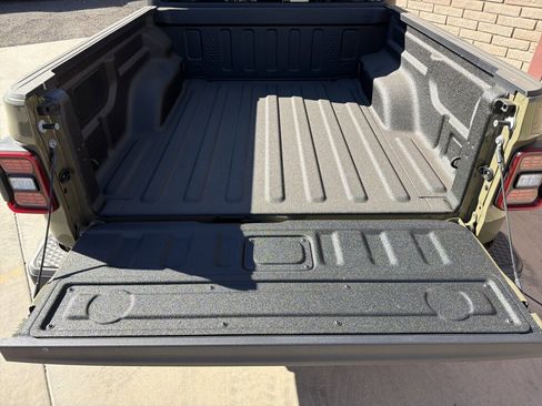 New 2025 Jeep Gladiator Willys image 5