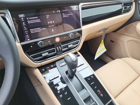 New 2026 Porsche Macan image 32