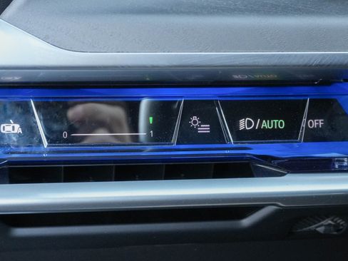 Certified 2023 BMW i7 xDrive60 w/ Executive Package 2 AWD/4WD image 17