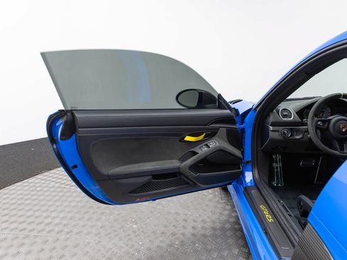 Used 2025 Porsche 718 Cayman GT4 RS RWD image 21