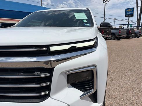 Used 2026 Chevrolet Traverse LT w/ Driver Confidence Package FWD image 3