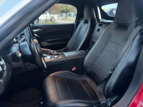 Used 2018 FIAT 124 Spider Lusso w/ Navigation & Sound Group image 8