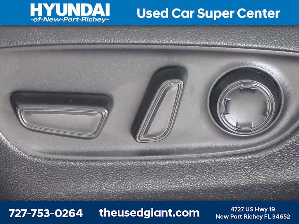 Used 2022 Toyota Sienna XLE FWD image 22