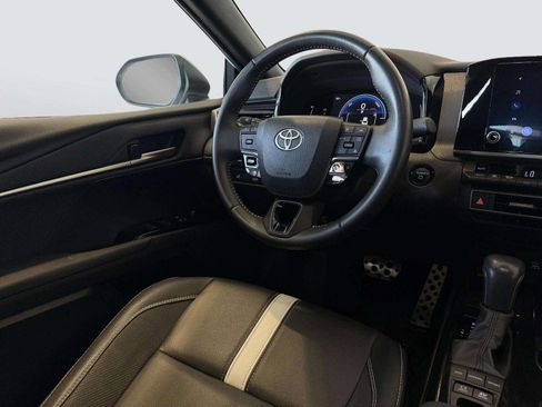 Used 2025 Toyota Camry SE FWD image 21