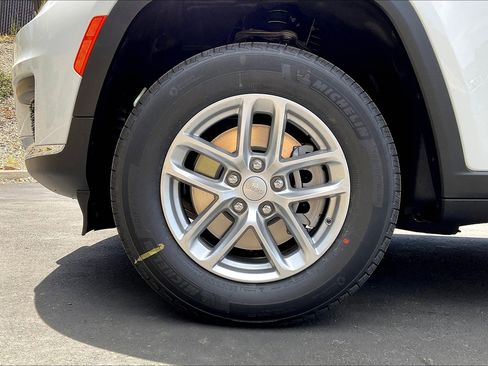 New 2025 Jeep Grand Cherokee L Laredo w/ Luxury Tech Group I image 14