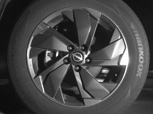 Used 2025 Nissan Rogue SV AWD/4WD image 12
