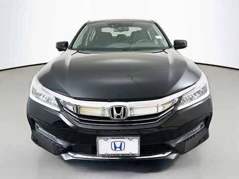 Used 2017 Honda Accord Touring image 2