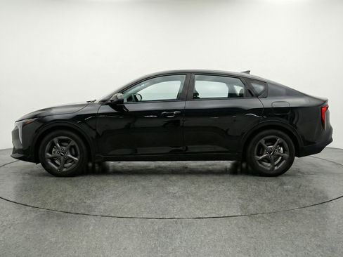 Used 2025 Kia K4 LXS image 5