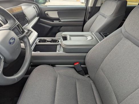 Used 2025 Ford Expedition Active RWD image 10