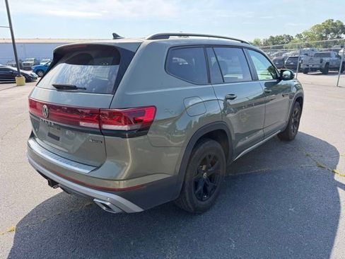Used 2024 Volkswagen Atlas Peak Edition SE AWD/4WD image 4