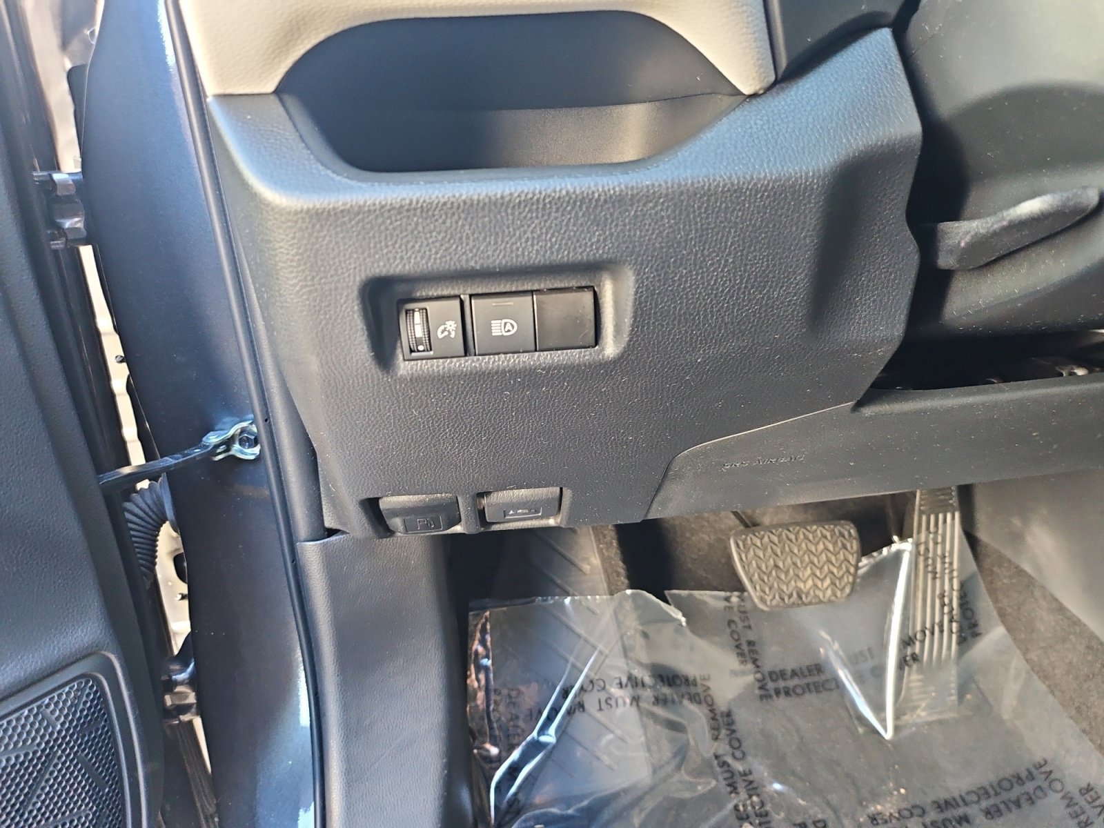 Used 2023 Toyota RAV4 XLE FWD image 33