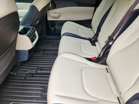 New 2026 Kia Carnival EX FWD image 22