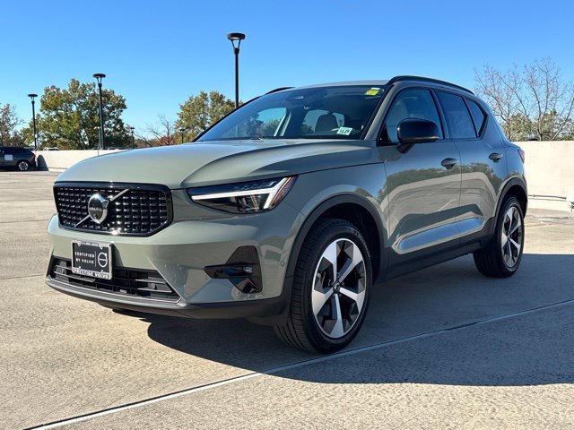 Certified 2025 Volvo XC40 B5 Plus w/ Protection Package Premier AWD/4WD image 4