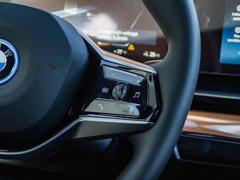 New 2026 BMW i5 eDrive40 w/ Premium Package image 17