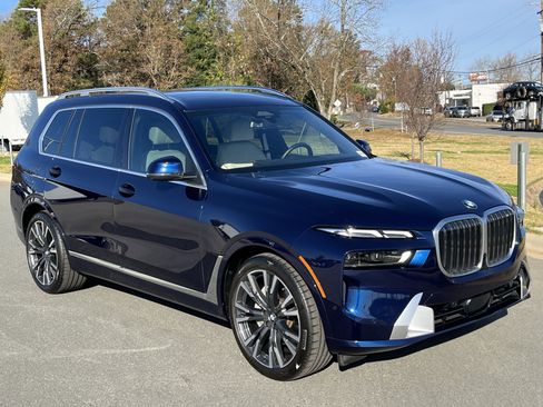 Used 2024 BMW X7 xDrive40i w/ Premium Package image 2