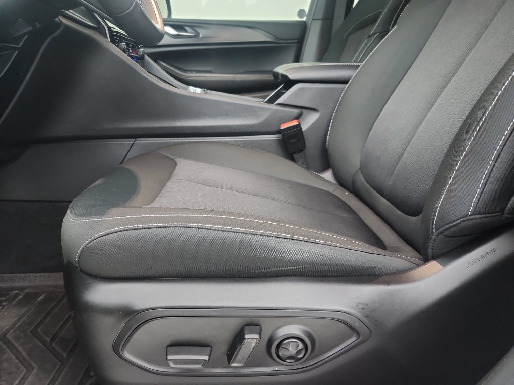 Certified 2025 Jeep Grand Cherokee L Laredo w/ Luxury Tech Group I AWD/4WD image 22