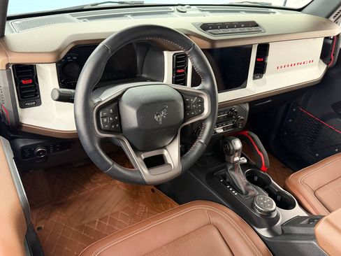 Used 2024 Ford Bronco Heritage Edition AWD/4WD image 4