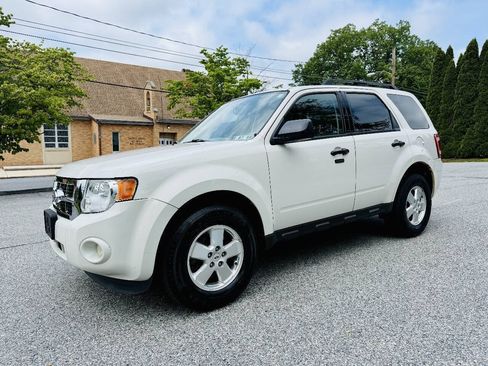 Used 2011 Ford Escape XLT w/ 201A Rapid Spec Order Code FWD image 1