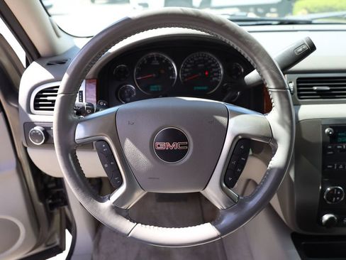 Used 2007 GMC Yukon SLT w/ SLT Preferred Equipment Group AWD/4WD image 13
