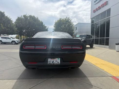 Used 2018 Dodge Challenger R/T Scat Pack w/ Leather Interior Group RWD image 4