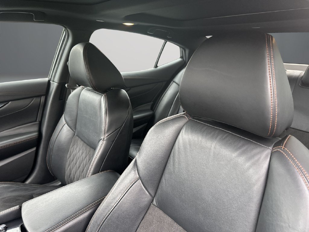 Used 2023 Nissan Maxima SR w/ Sport Mat Group FWD image 14