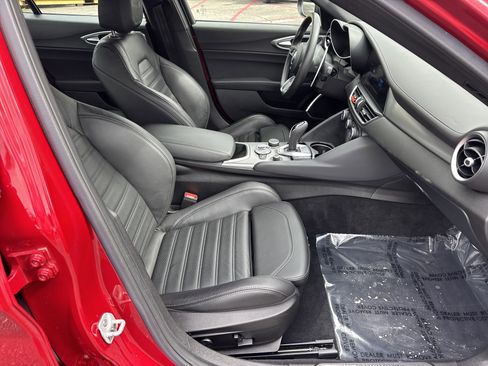 Used 2023 Alfa Romeo Giulia Veloce image 13