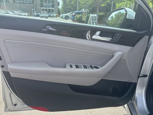 Used 2017 Hyundai Sonata Limited w/ Ultimate Package 02 FWD image 10