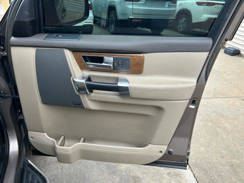 Used 2016 Land Rover LR4 HSE image 16