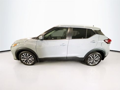 Used 2024 Nissan Kicks SV FWD image 2