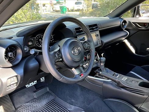 Used 2025 Toyota GR86 Premium image 13
